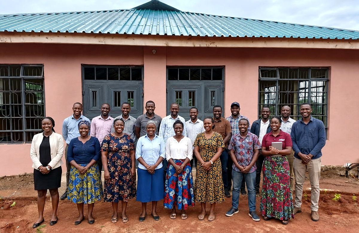 People connecting through visits, learning and responsible production